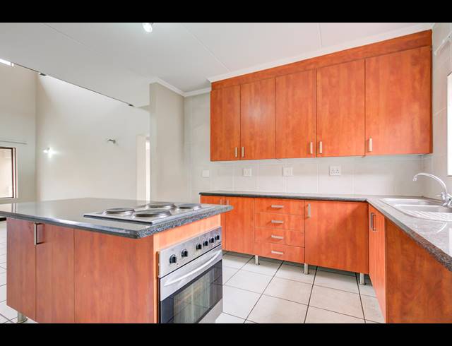 2 BEDROOM PENTHOUSE FOR SALE IN SUNNINGHILL